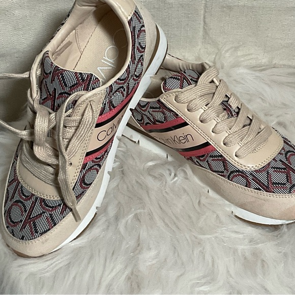 Calvin Klein Tea-2 Sneaker Woman’s sz 6.5 - Picture 8 of 9